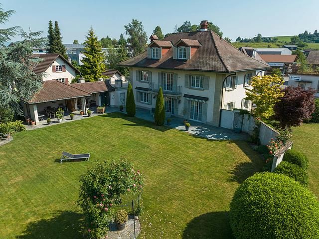 Architekturaufnahme aus erhöhter Perspektive