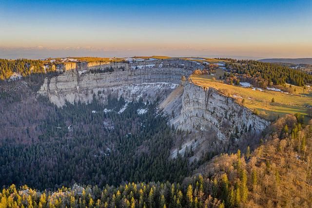 Drohnenfoto einer Schweizer Landschaft