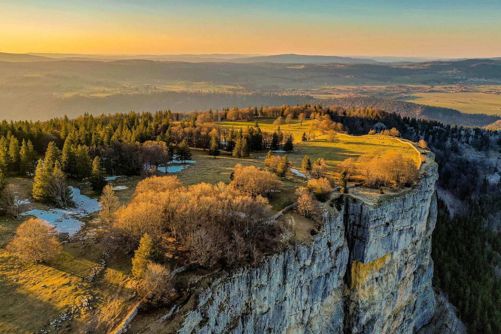 Landschaft und Ort im Schweizer Seeland